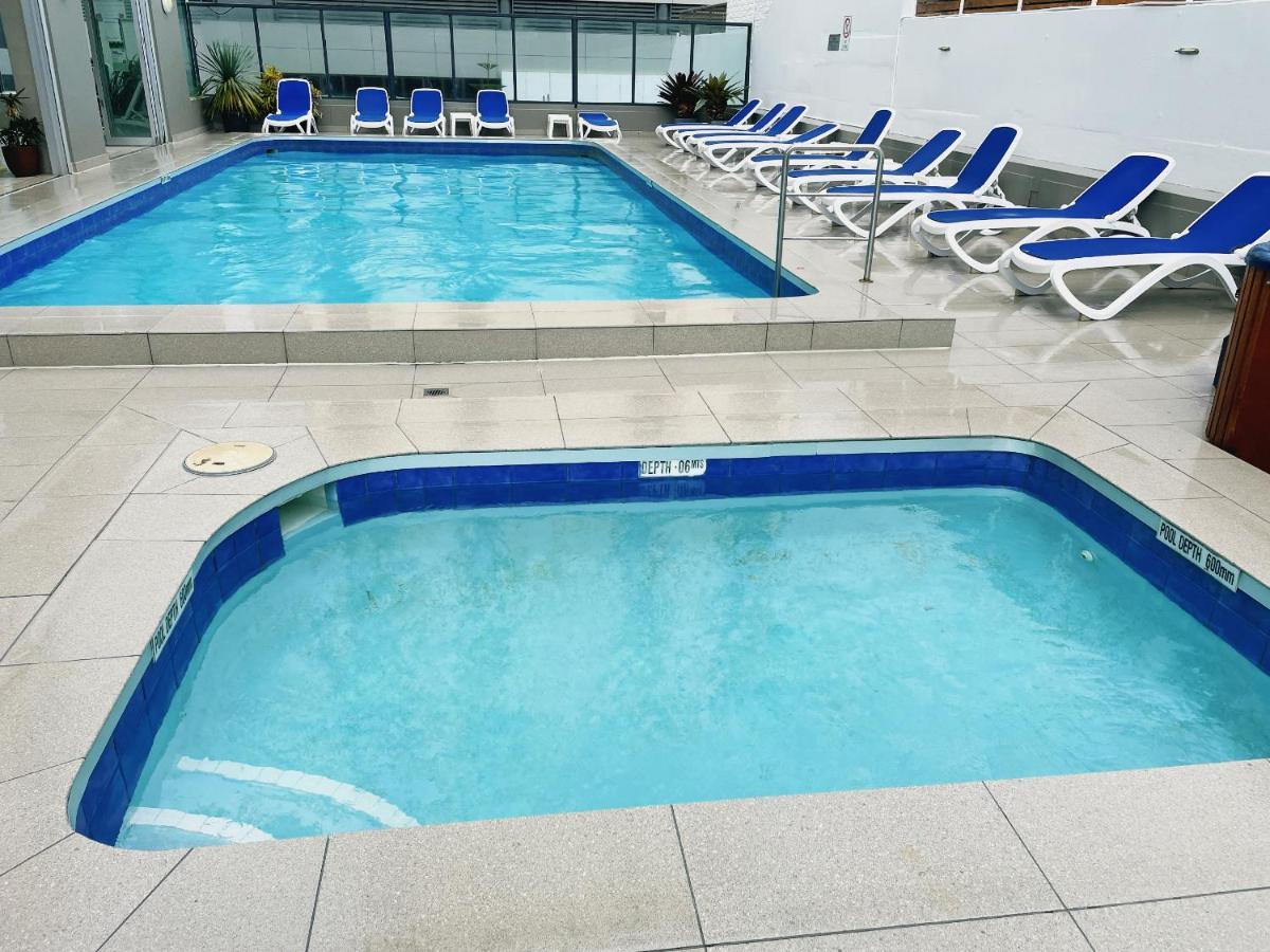 1 Bedroom And 1 Living Room Family Suite Gold Coast Esterno foto